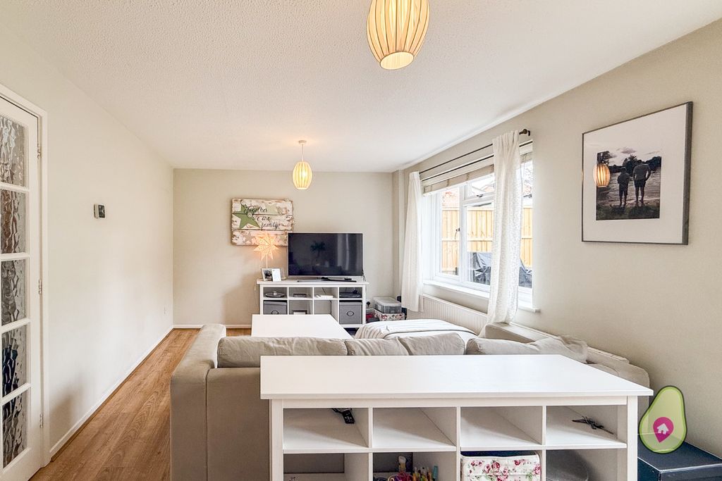 Property photo 3 of 18 4069418