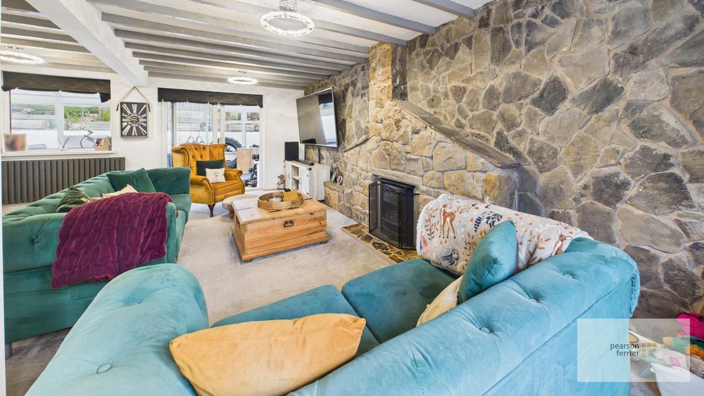 Property photo 2 of 22 Living Room