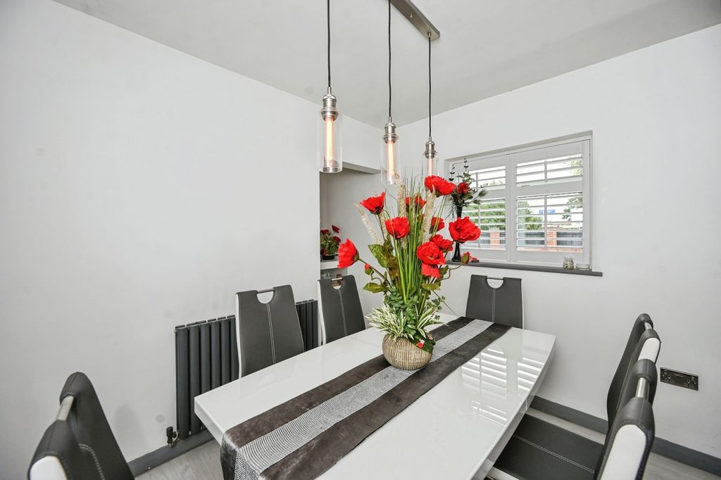 Property photo 3 of 20 Dining Room