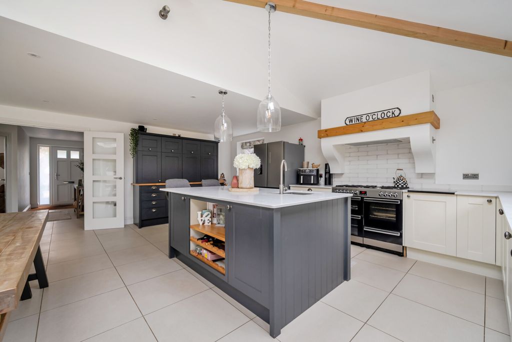 Property photo 2 of 22 1423037-17-69B2Af...