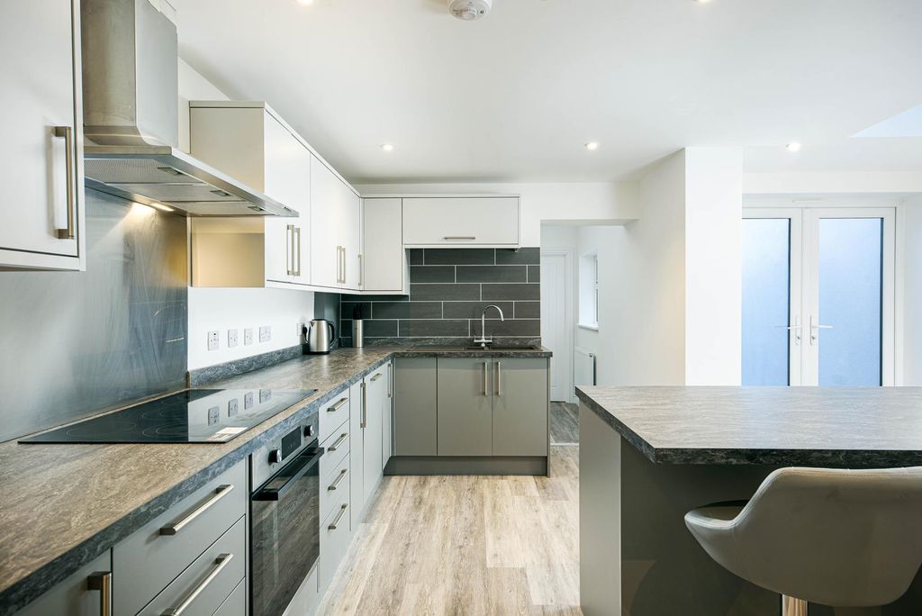 Property photo 3 of 11 Kitchen_2.Jpg
