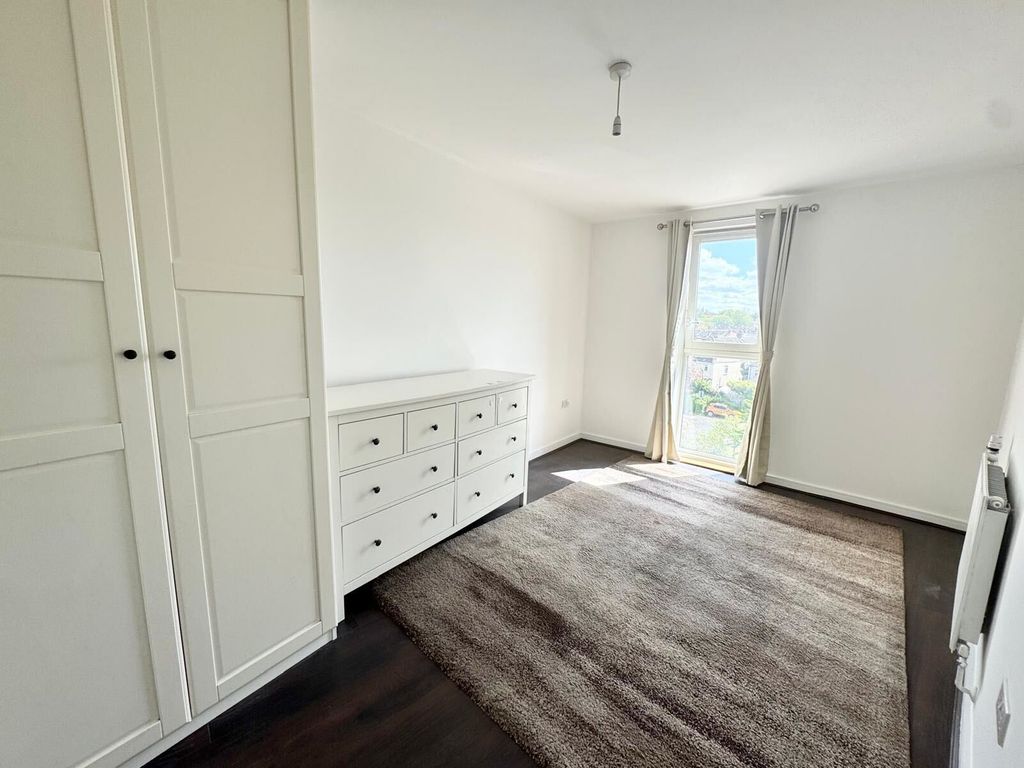 Property photo 3 of 7 Gallery