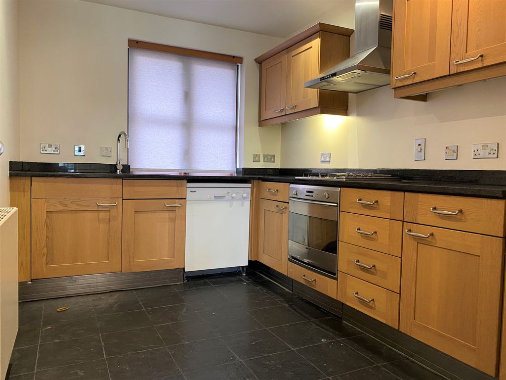 Property photo 2 of 5