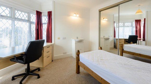 Property photo 1 of 18 Room 1