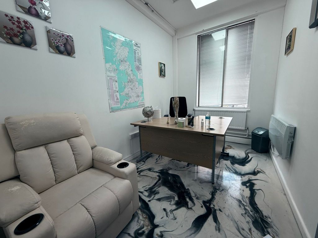 Property photo 2 of 13 5