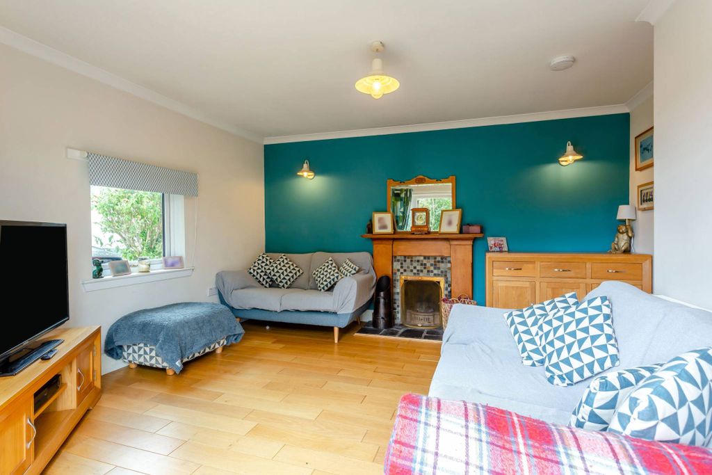 Property photo 2 of 27