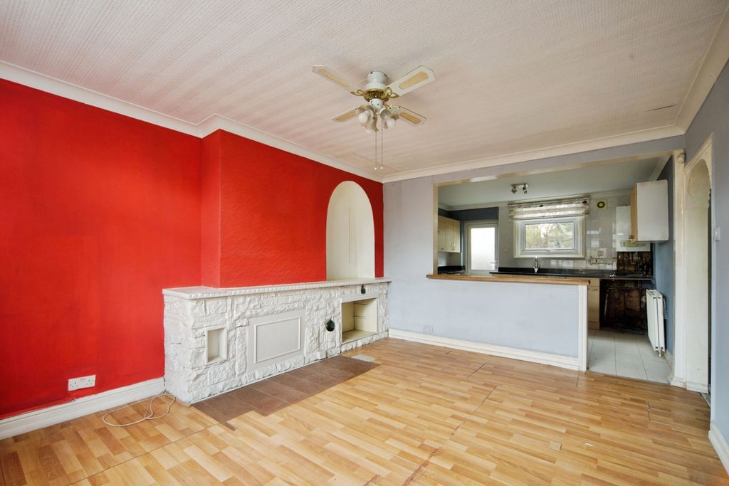 Property photo 3 of 17 Photo