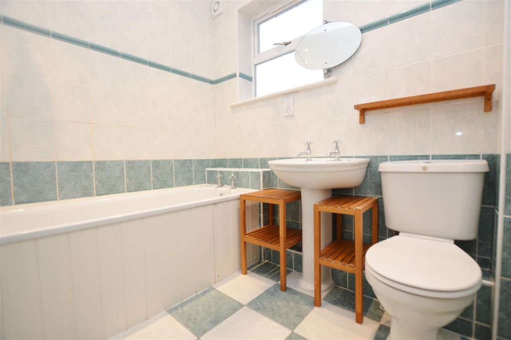 Property photo 3 of 6 6B Cadogan Place- New (17).Jpg