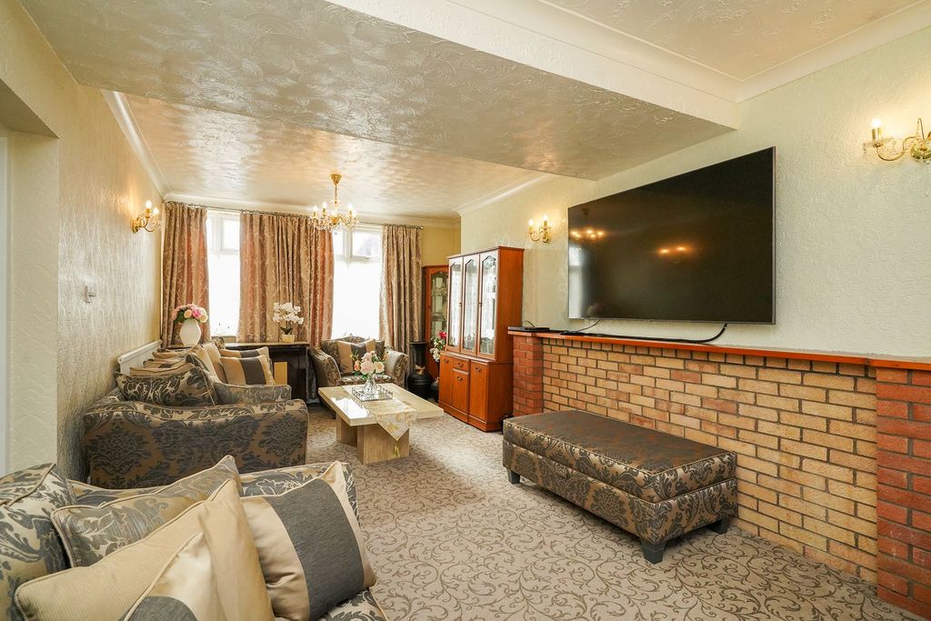 Property photo 2 of 23