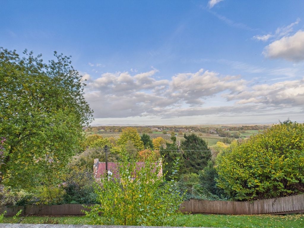 Property photo 3 of 39