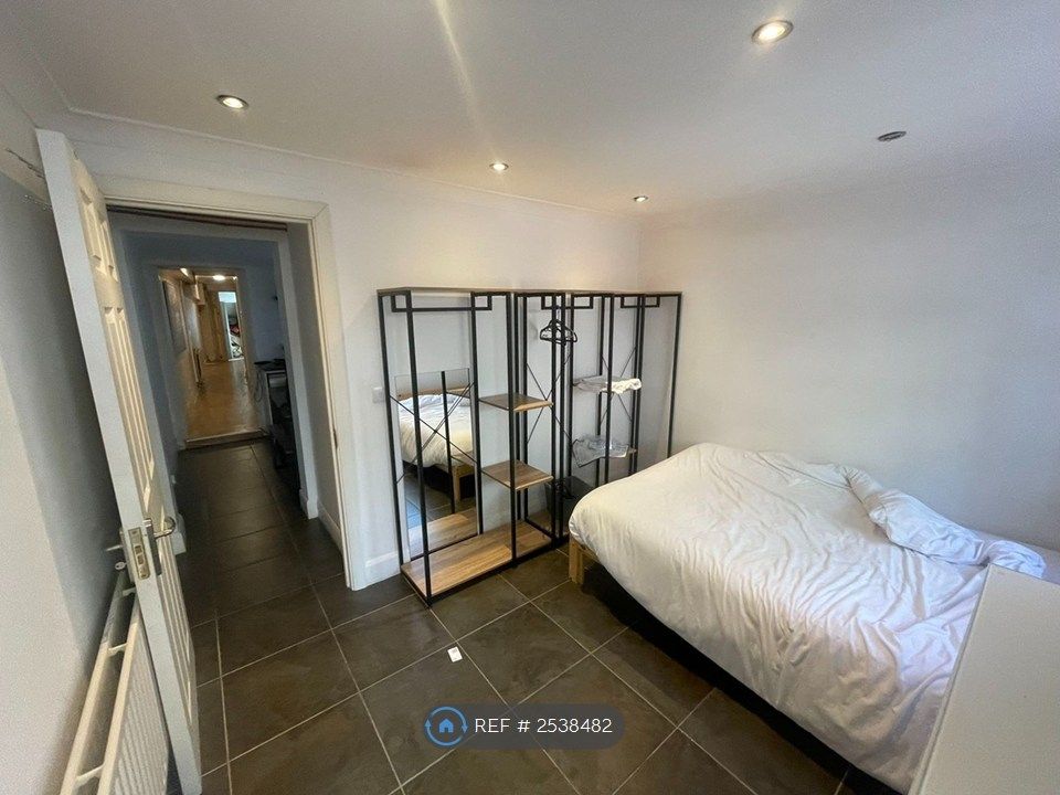 Property photo 2 of 9 Bedroom