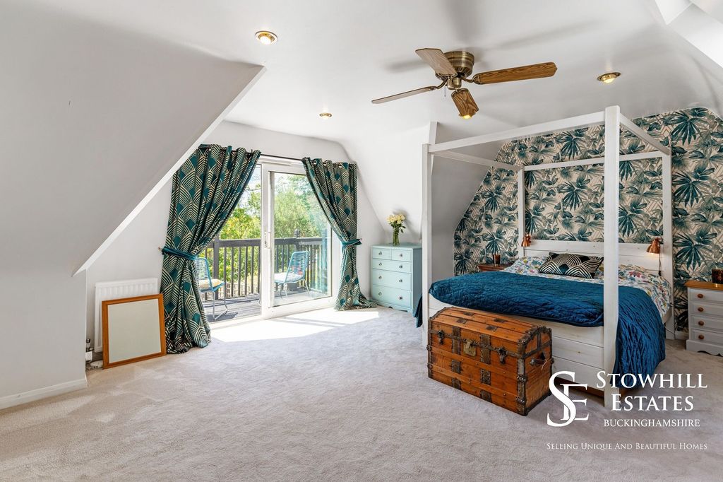 Property photo 3 of 44 Principal Bedroom