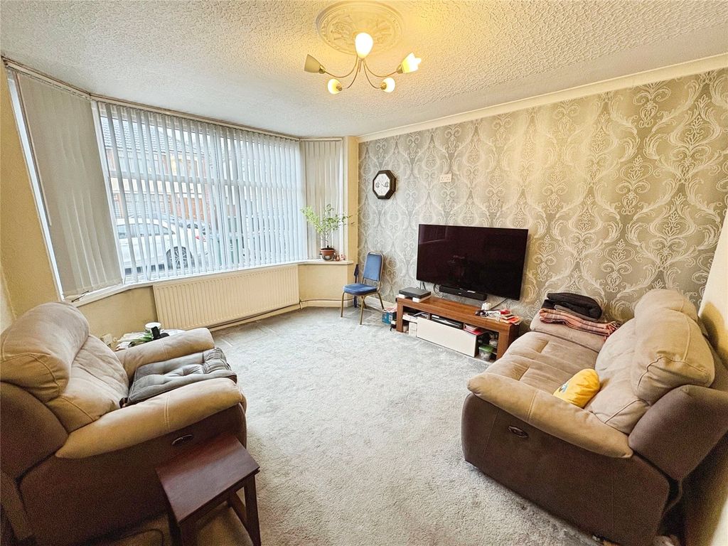 Property photo 2 of 16 Lounge