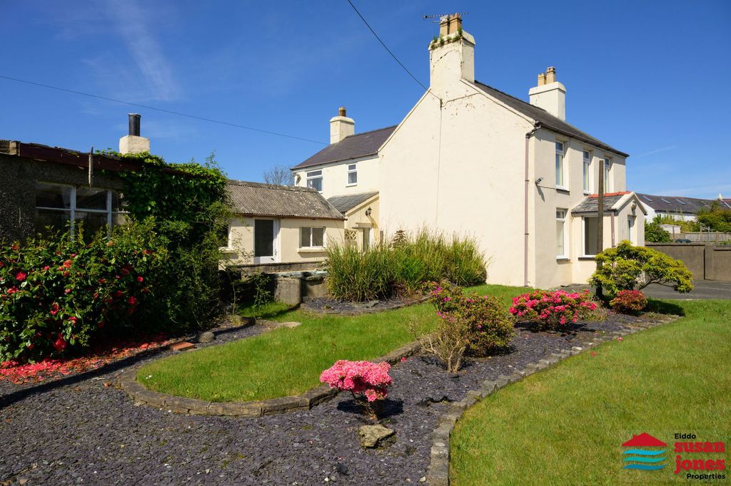 Property photo 2 of 22