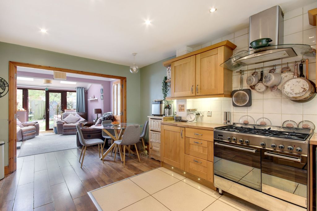 Property photo 2 of 18