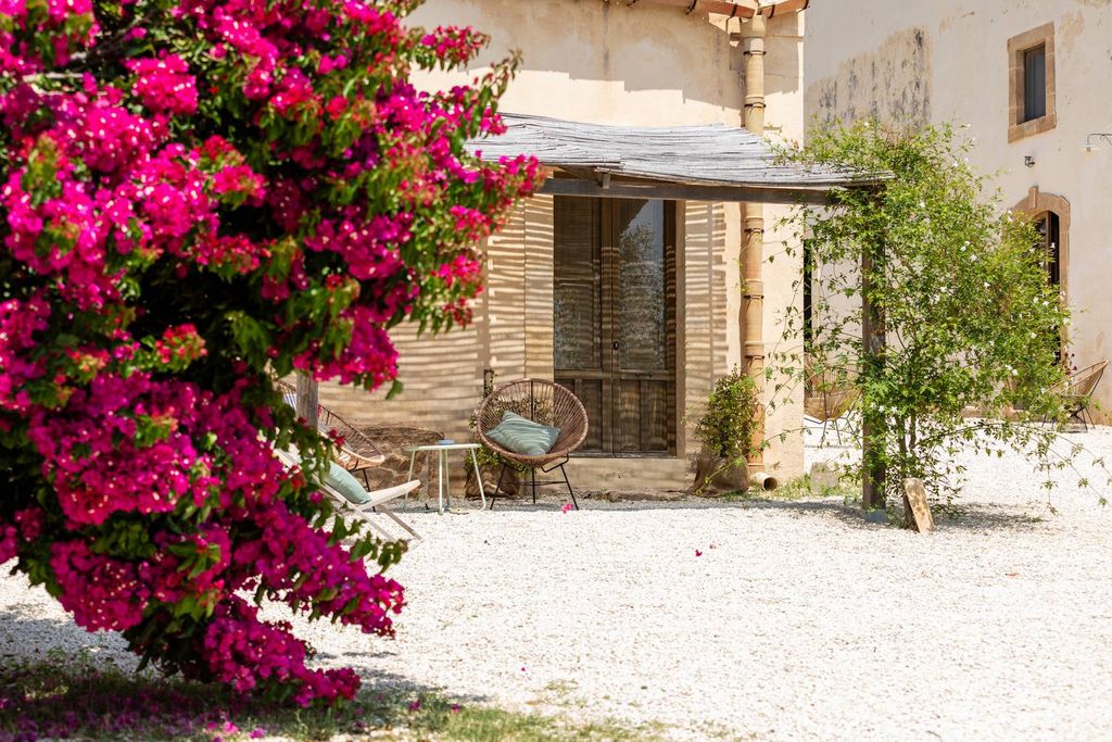 Property photo 1 of 42