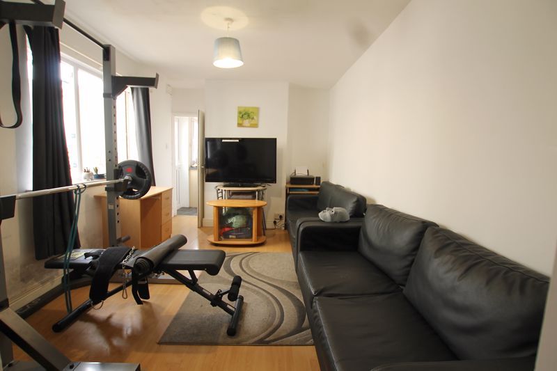 Property photo 1 of 11 Photo 3