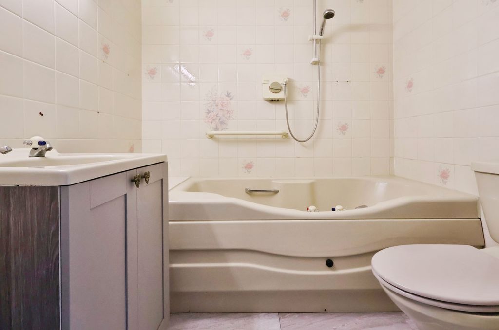 Additional image 19 of 1 bed flat for saleElmwood Court, High Street, Baldock SG7