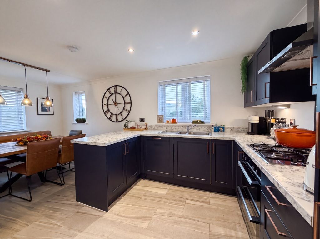 Property photo 3 of 16 5549386