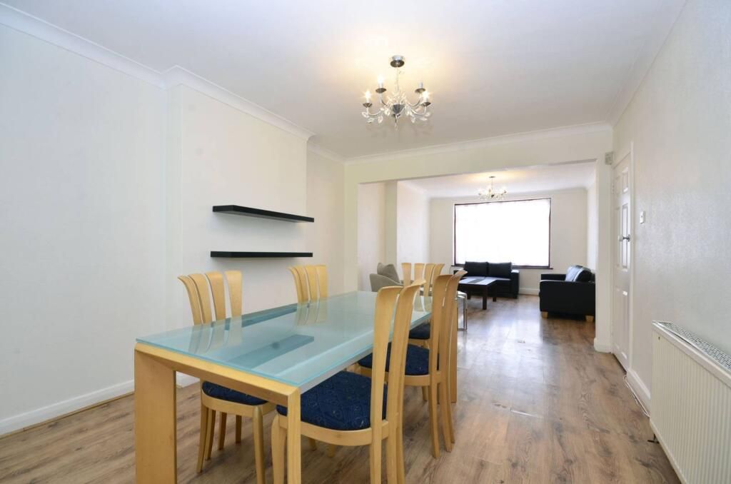 Property photo 2 of 11 Dining Room