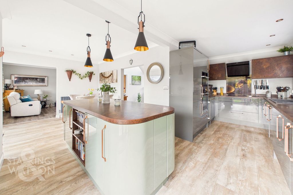 Property photo 3 of 43