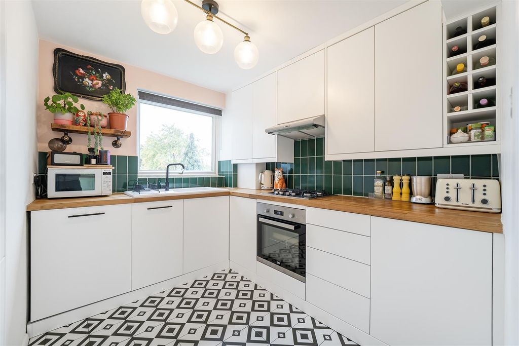 Property photo 2 of 8 Helliwell & Co