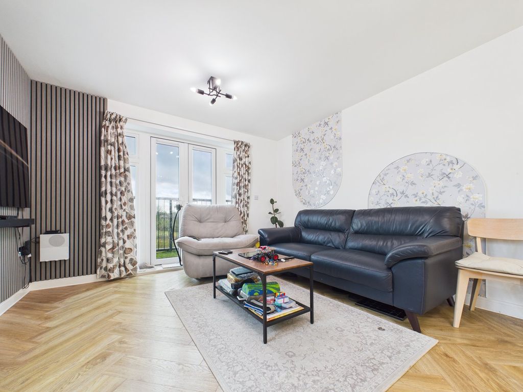 Property photo 3 of 11