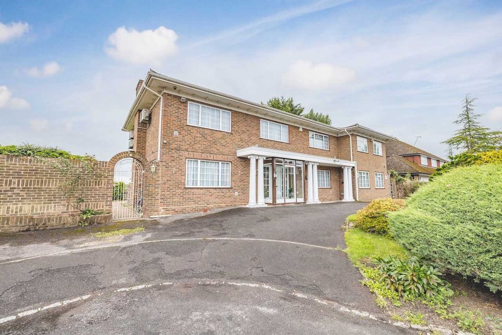 Property photo 1 of 27