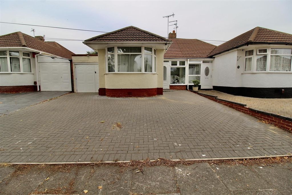 Property photo 1 of 26 Front Garden/Driveway