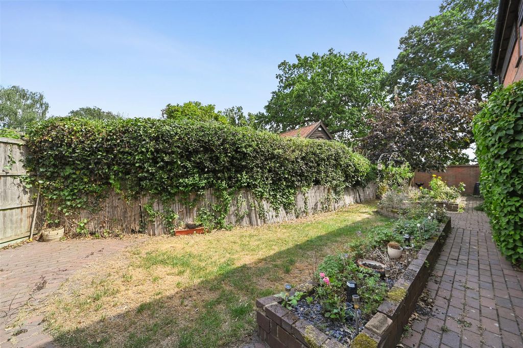 Property photo 3 of 12 Garden