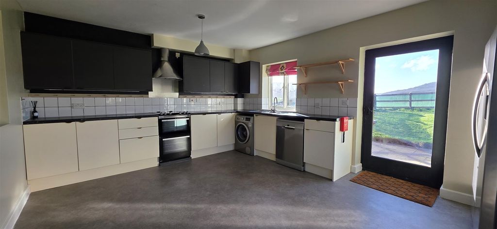 Property photo 2 of 10 20260317_162249.Jpg