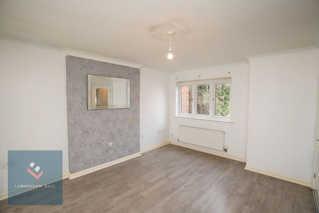 Property photo 3 of 17 Living Room