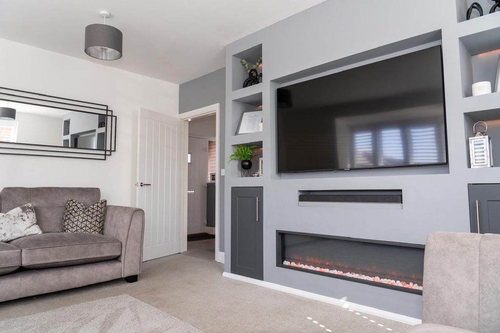 Property photo 2 of 14 Lounge