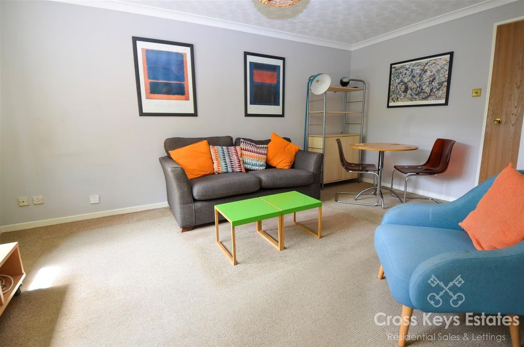 Property photo 3 of 18 Sitting Room
