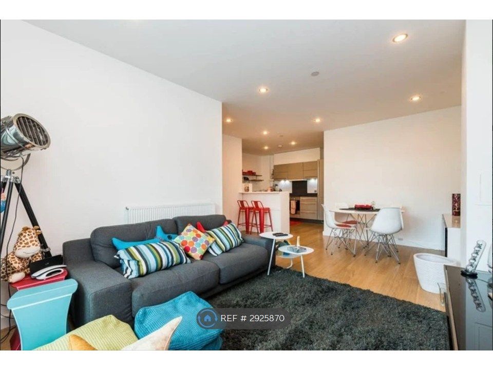 Property photo 1 of 9 Modern Open-Plan Lounge And Dining Space