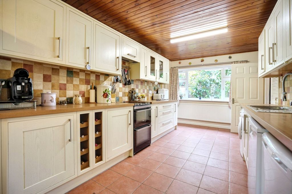 Property photo 1 of 32