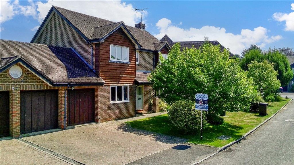 Property photo 2 of 13 Front Aspect