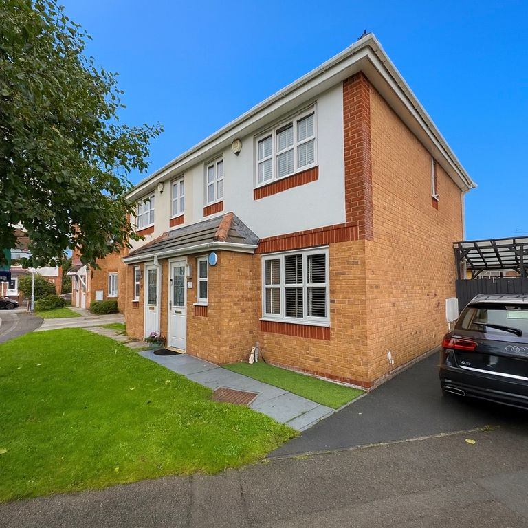 Property photo 1 of 19 Maplewood Close