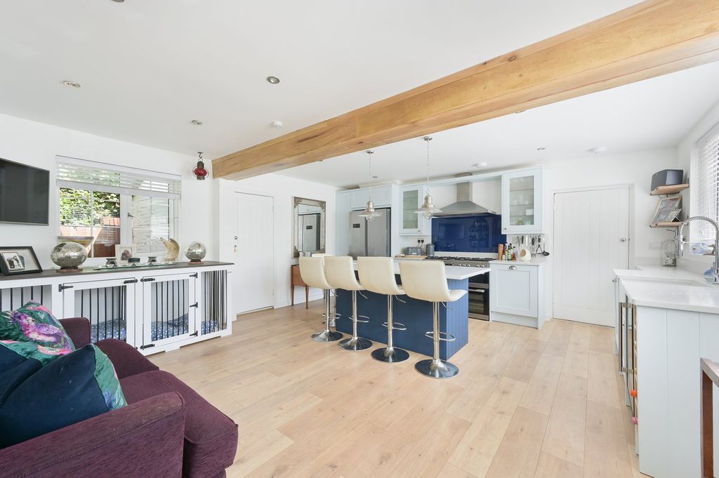 Property photo 2 of 18