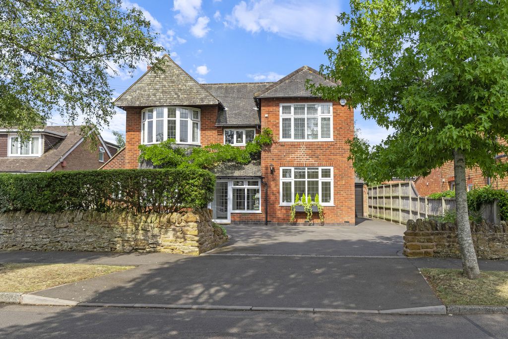Property photo 2 of 40