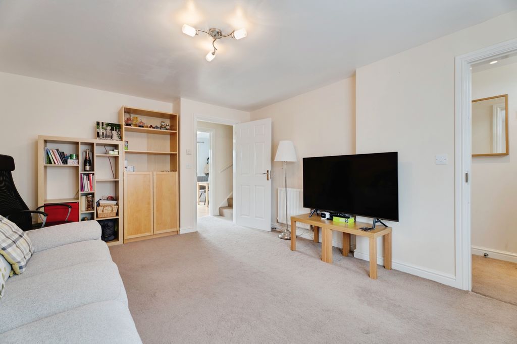 Property photo 2 of 21