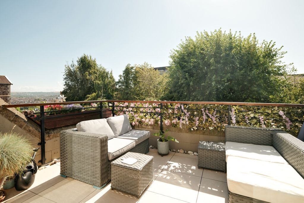 Property photo 2 of 20 Terrace