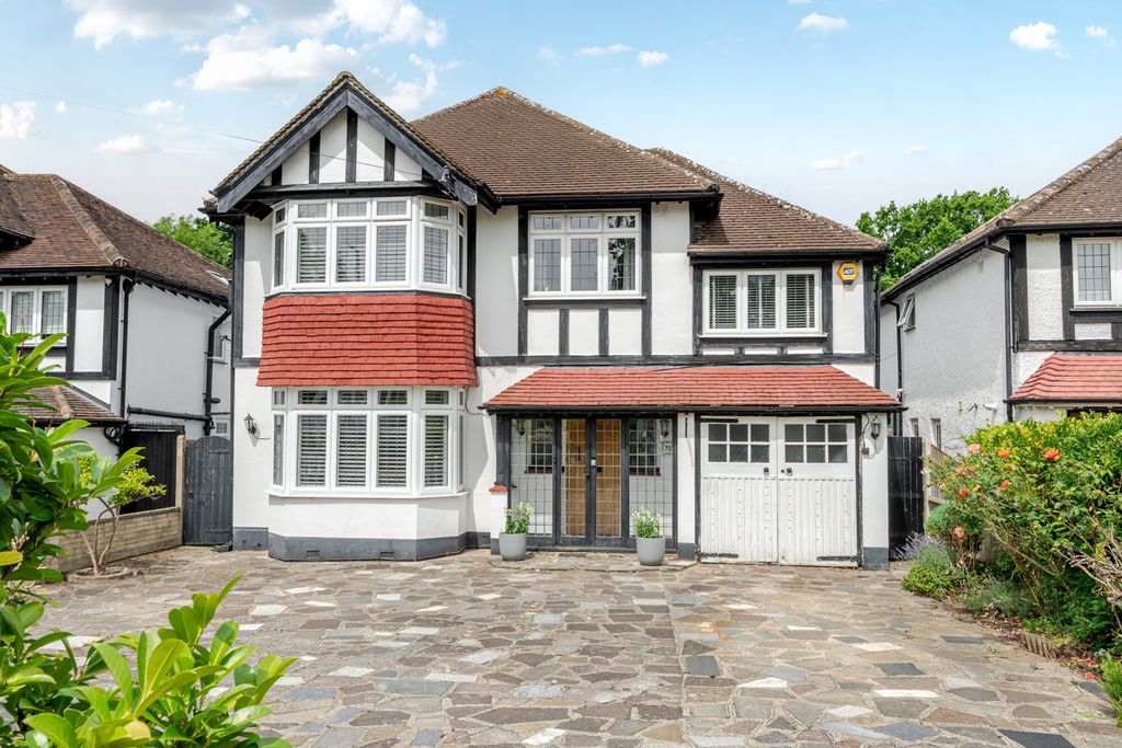 Property photo 1 of 19 External