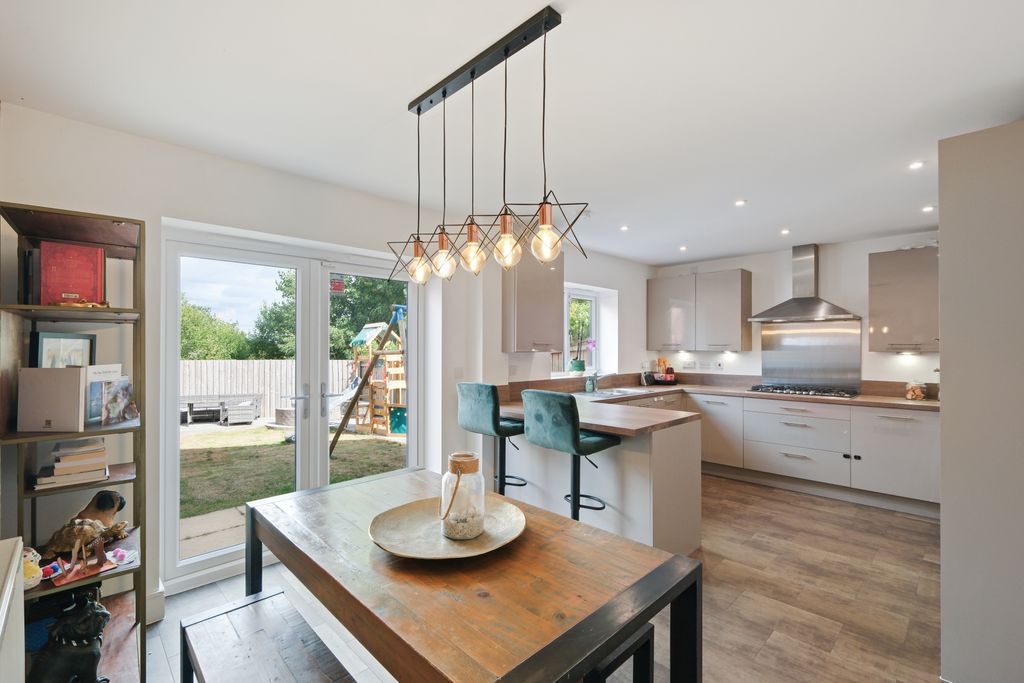 Property photo 3 of 23