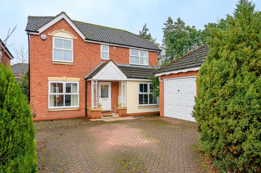 Property photo 1 of 17 External