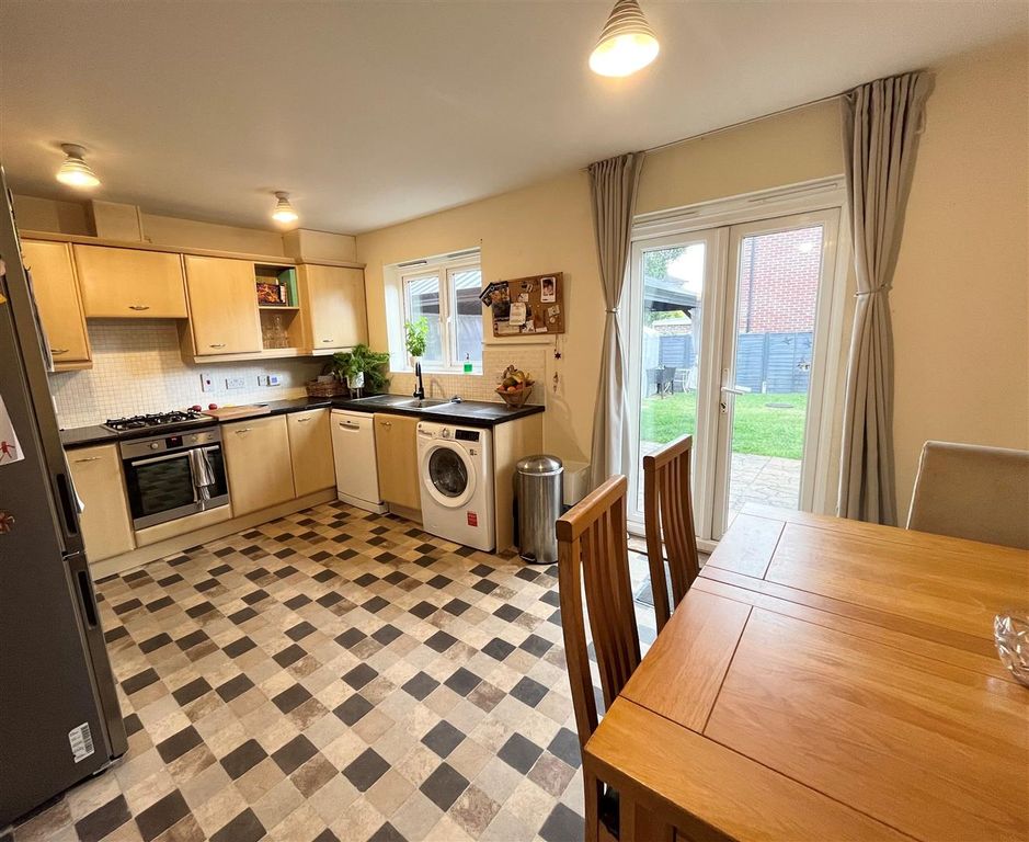 Property photo 3 of 9 Kitchen/Dining Room
