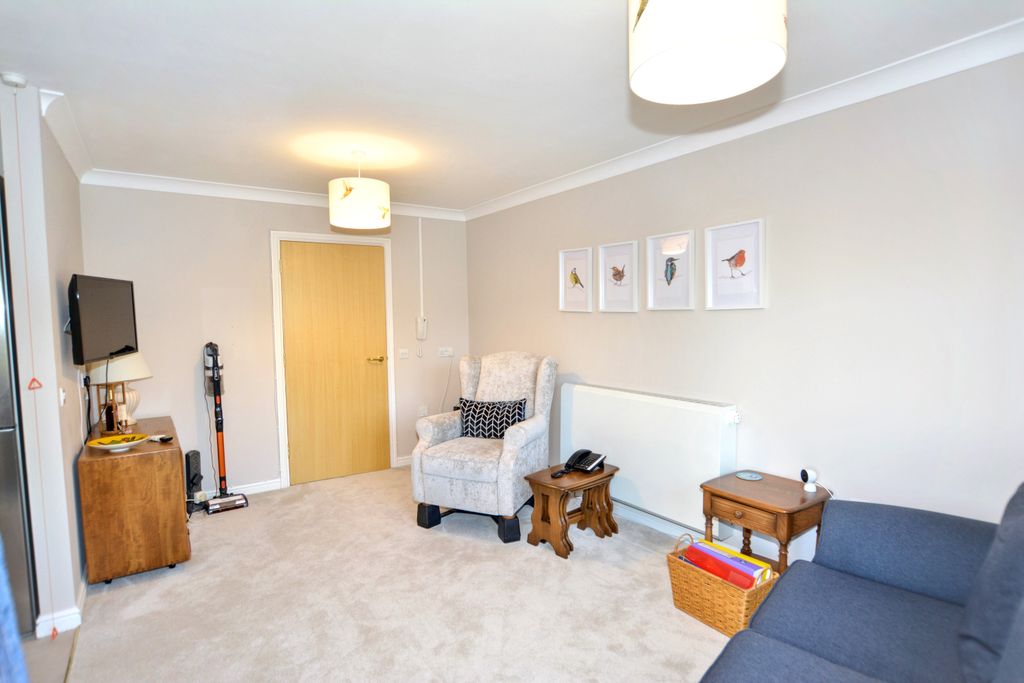 Property photo 3 of 10 Lounge