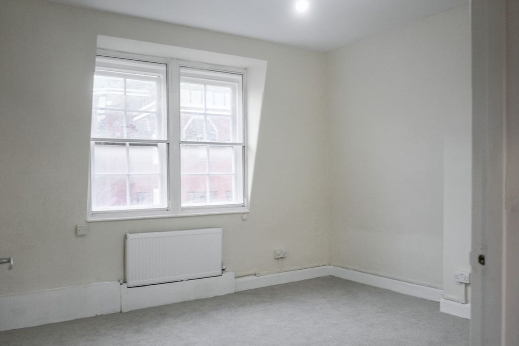 Property photo 2 of 11 Flat 10, Block A Peabody Estate, Hammersmith, London W6 9Pg