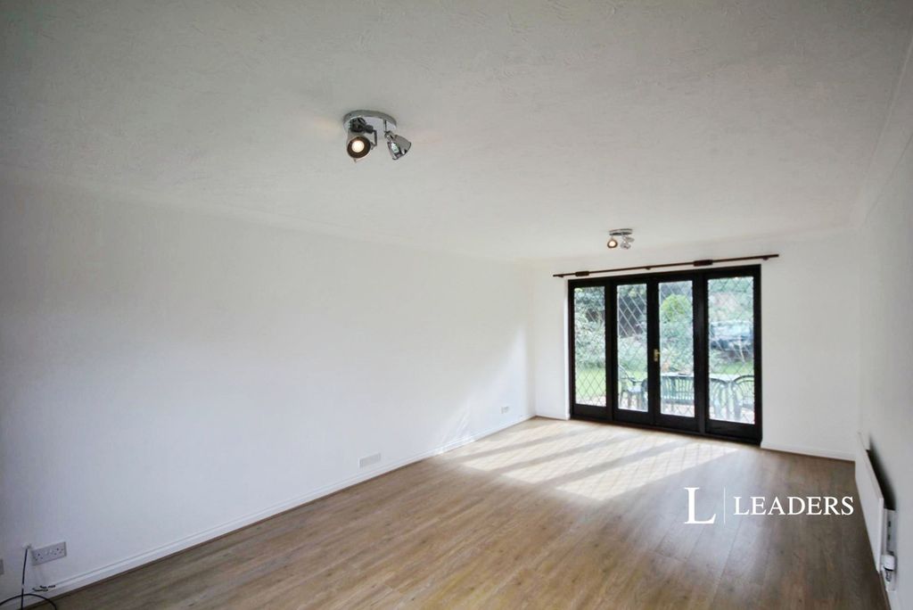 Property photo 3 of 12 Pbox-Img.Jpg