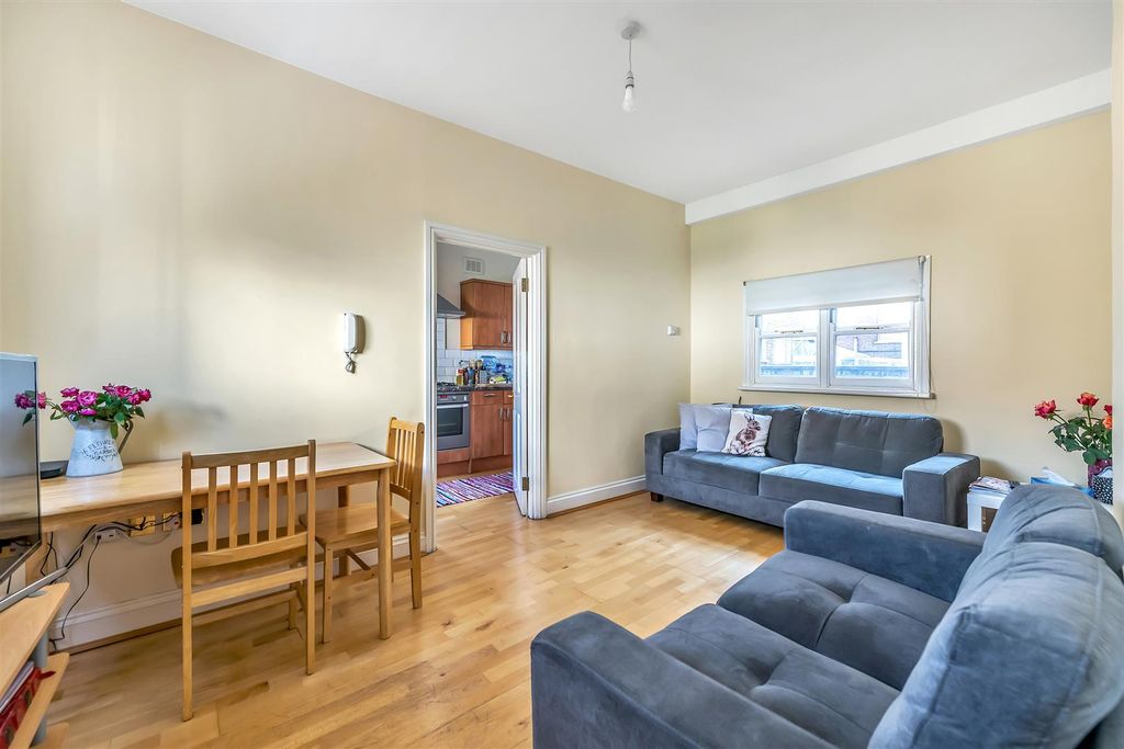 Property photo 2 of 8 Fulham Road 613, Ph2.Jpg
